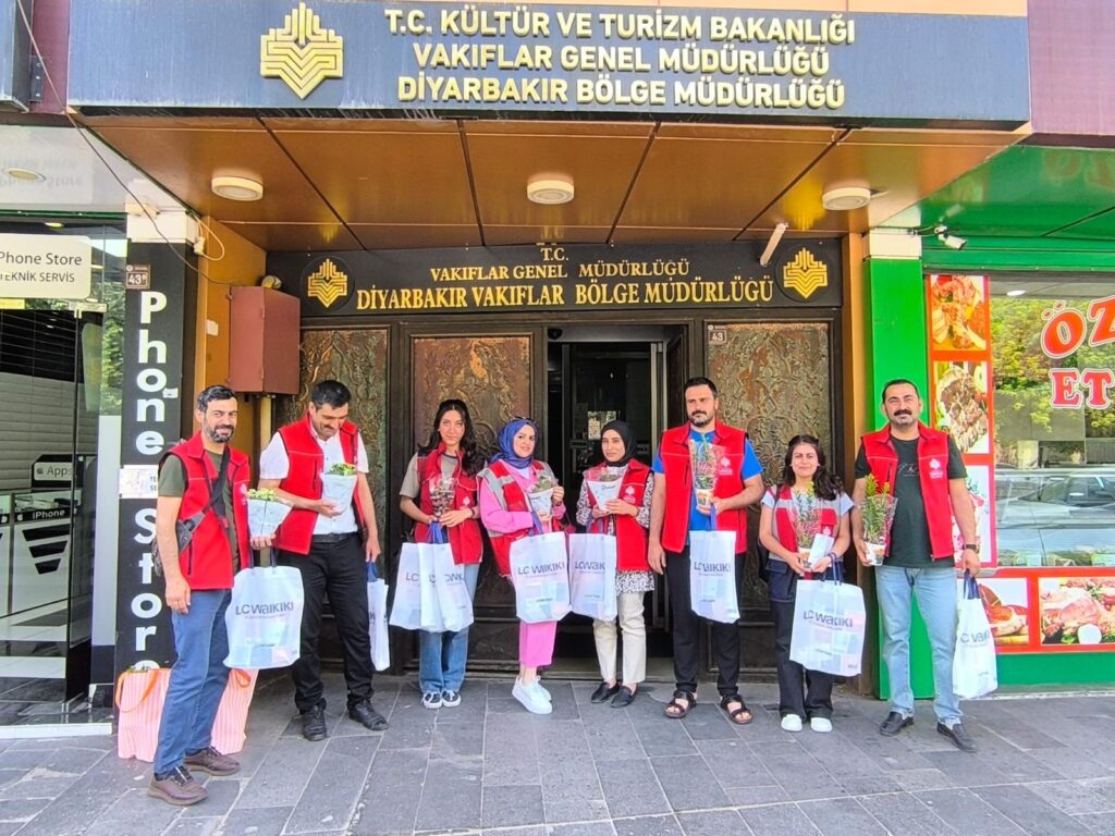 Diyarbakır Vakıflar Bölge Müdürlüğü’nden Anneler Günü Ziyareti