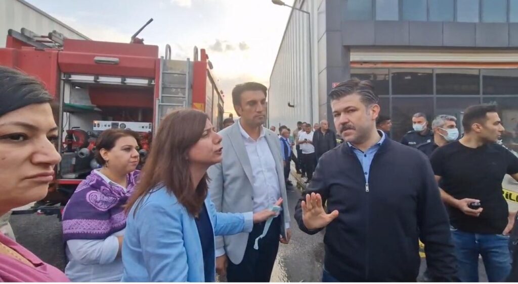 Büyükşehir Belediye Başkanı Bucak İle Görevli Polisler Arasında ‘İtfaiye’ Tartışması