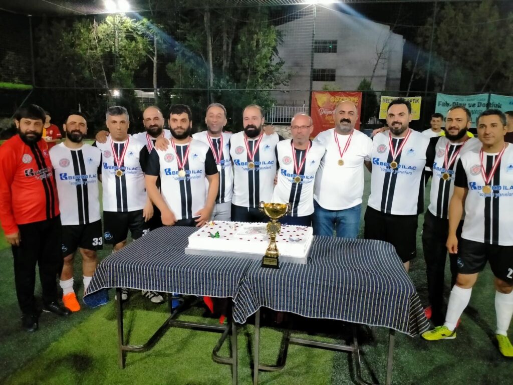 Diyarbakır’da Eczacıların 2 Ay Süren Futbol Turnuvası Sona Erdi