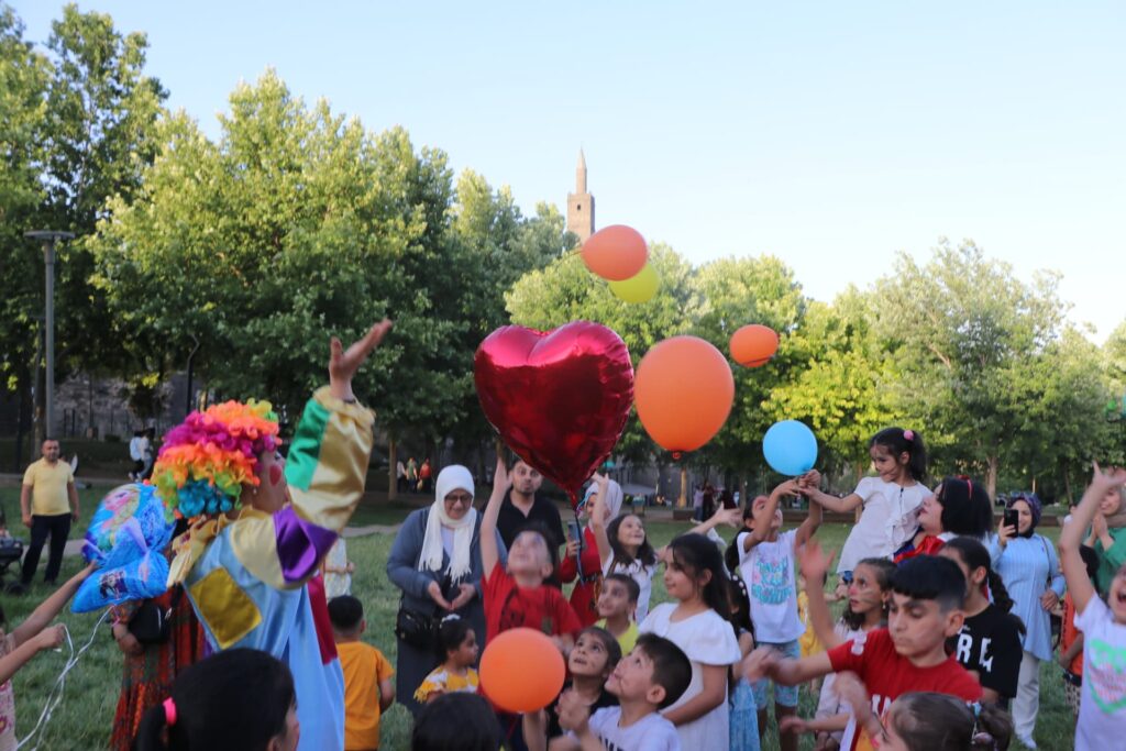 Kanseri Yenen Ali Asaf İçin Diyarbakır’da da Balon Uçurdular